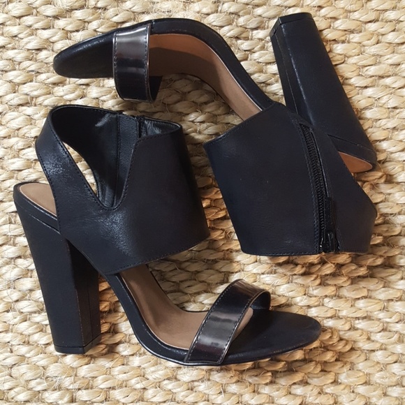 Michael Antonio Shoes - New in Box Black Cuff Sandal Pump